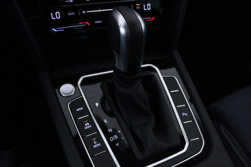 volkswagen-passat-2023-hibrido-1395cc