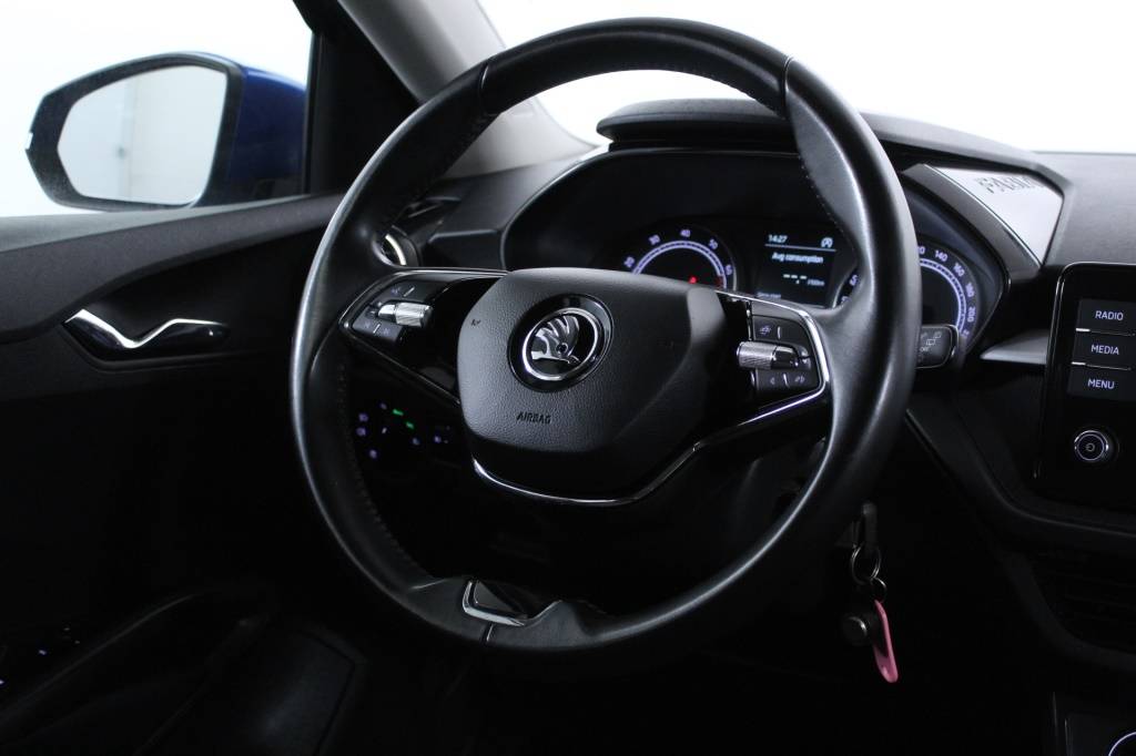 skoda-fabia-2023-gasolina-999cc