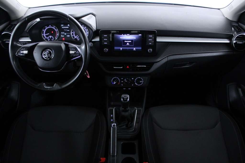 skoda-fabia-2023-gasolina-999cc