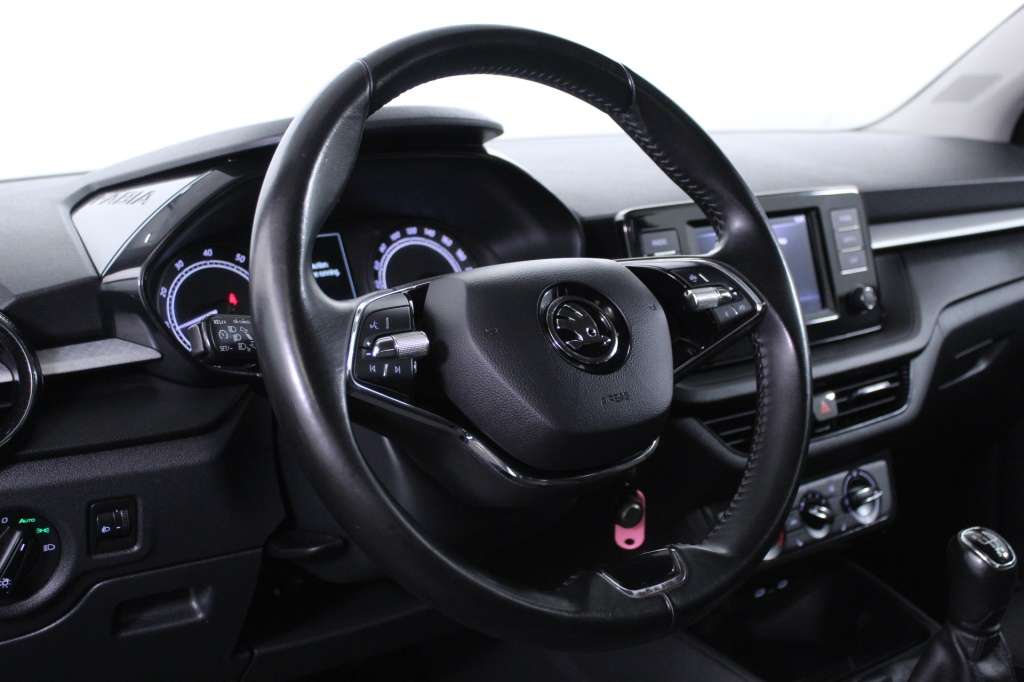 skoda-fabia-2023-gasolina-999cc