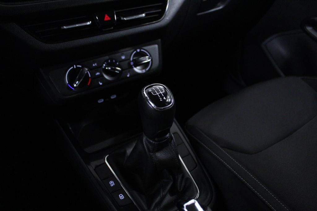 skoda-fabia-2023-gasolina-999cc