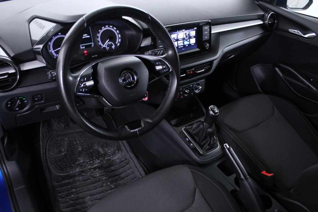 skoda-fabia-2023-gasolina-999cc