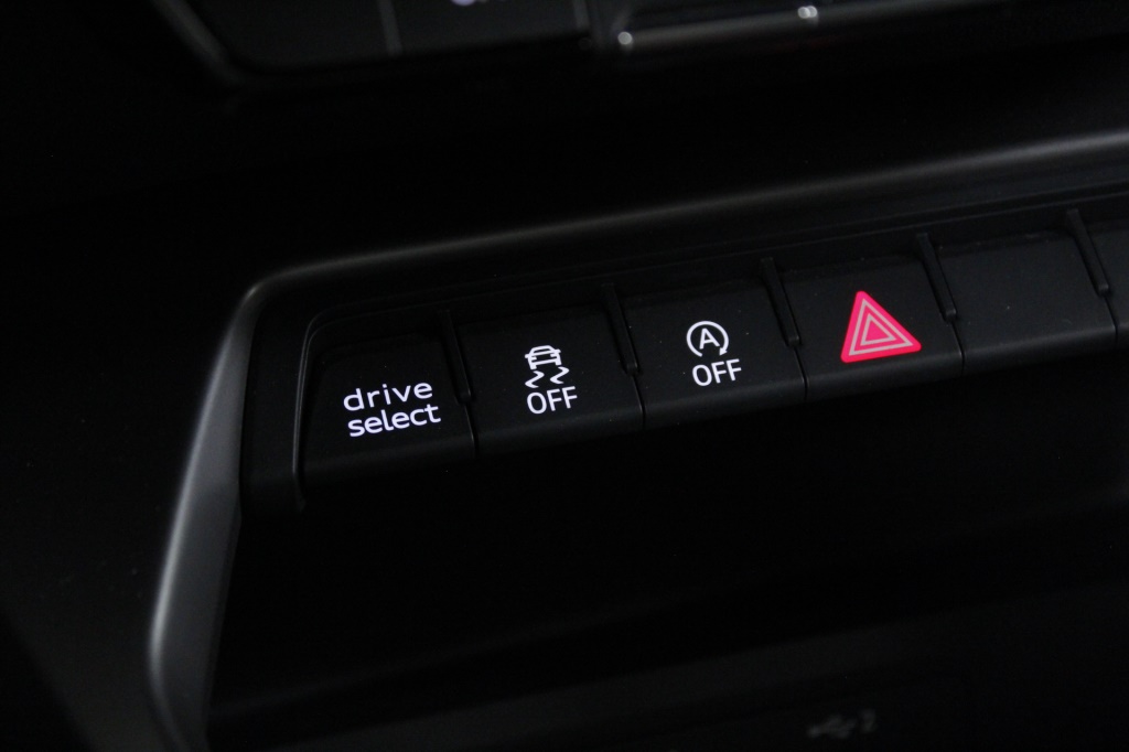 audi-a3-sportback-2024-diesel-1968cc