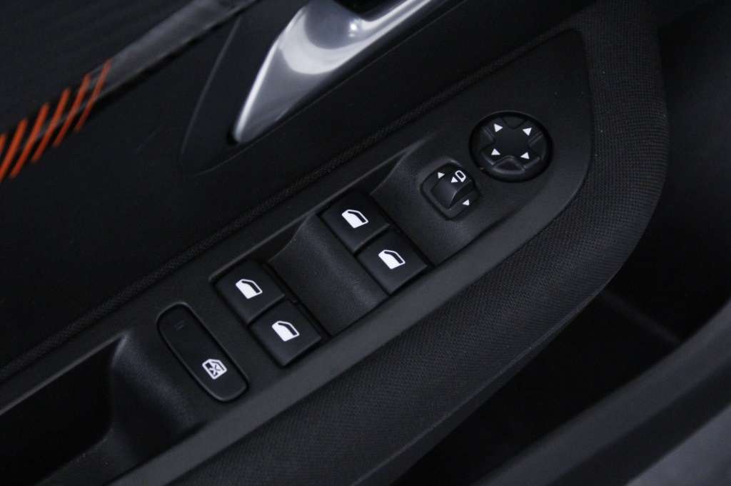 peugeot-208-2021-gasolina-1199cc