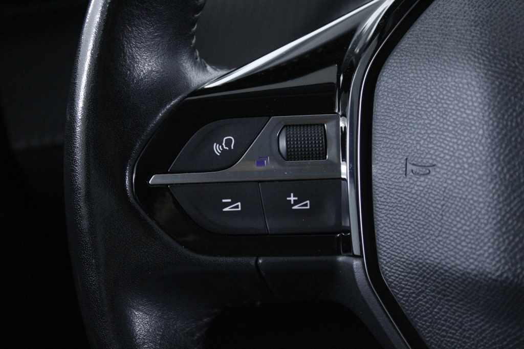 peugeot-208-2021-gasolina-1199cc
