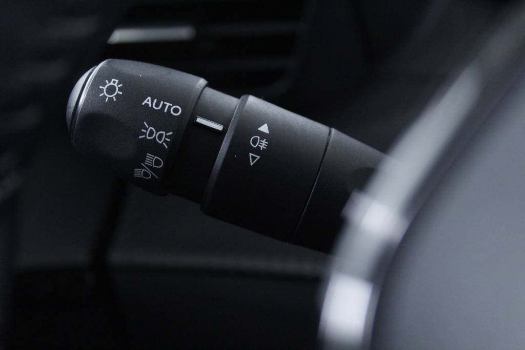 peugeot-208-2021-gasolina-1199cc