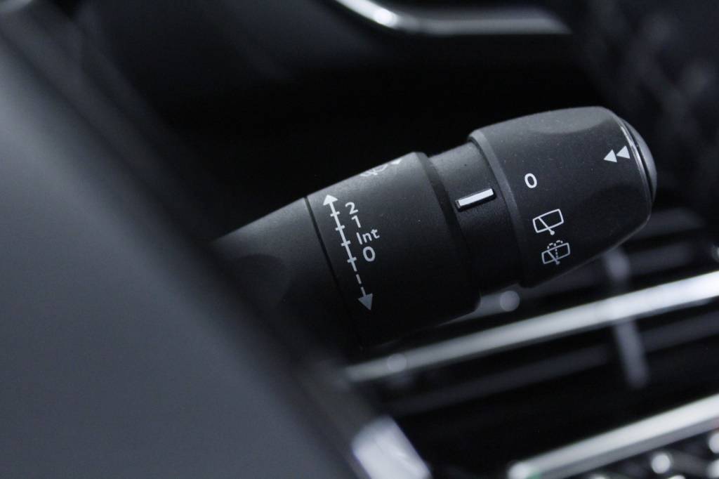 peugeot-208-2021-gasolina-1199cc