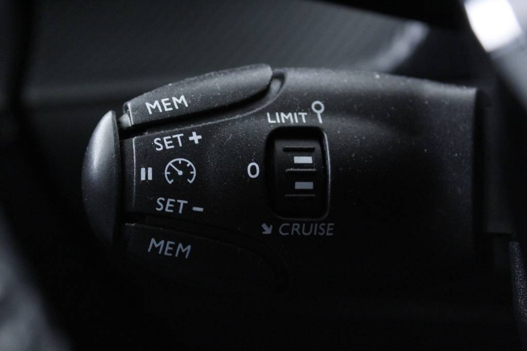 peugeot-208-2021-gasolina-1199cc