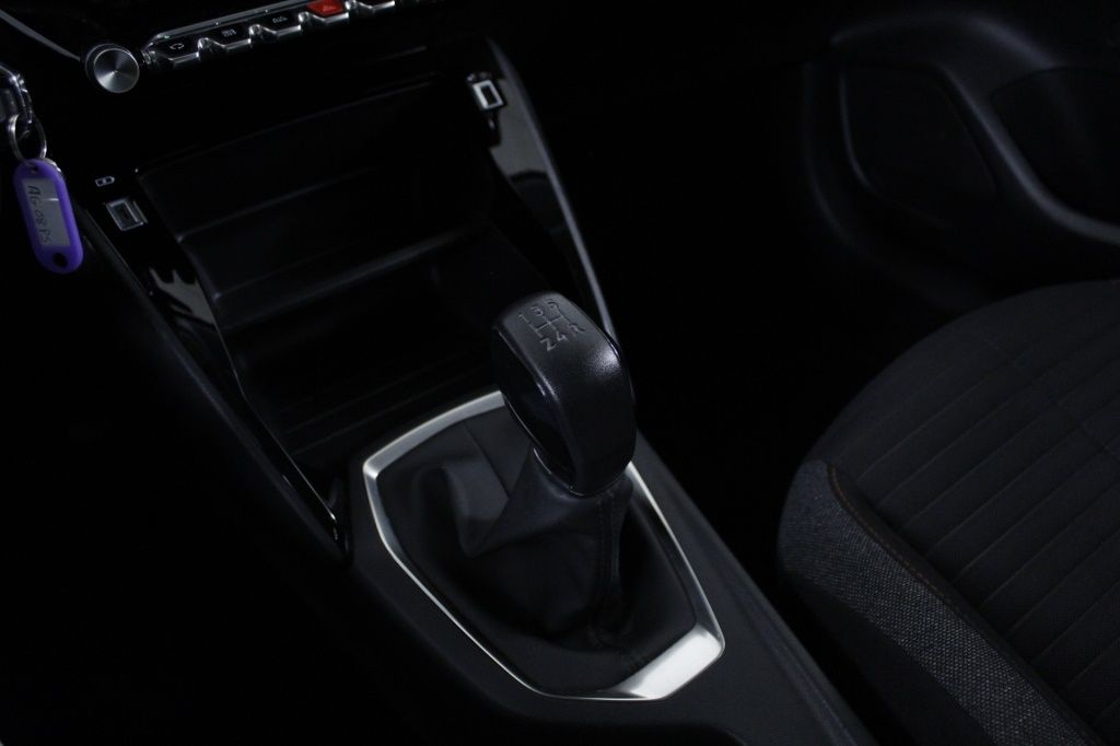 peugeot-208-2021-gasolina-1199cc