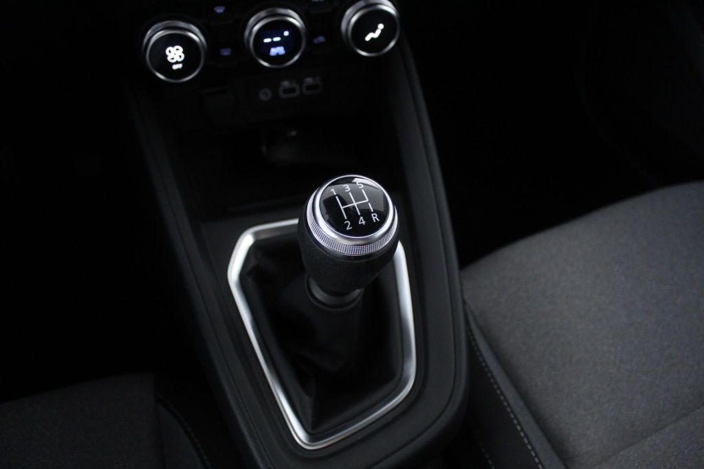 mitsubishi-colt-2024-gasolina-999cc