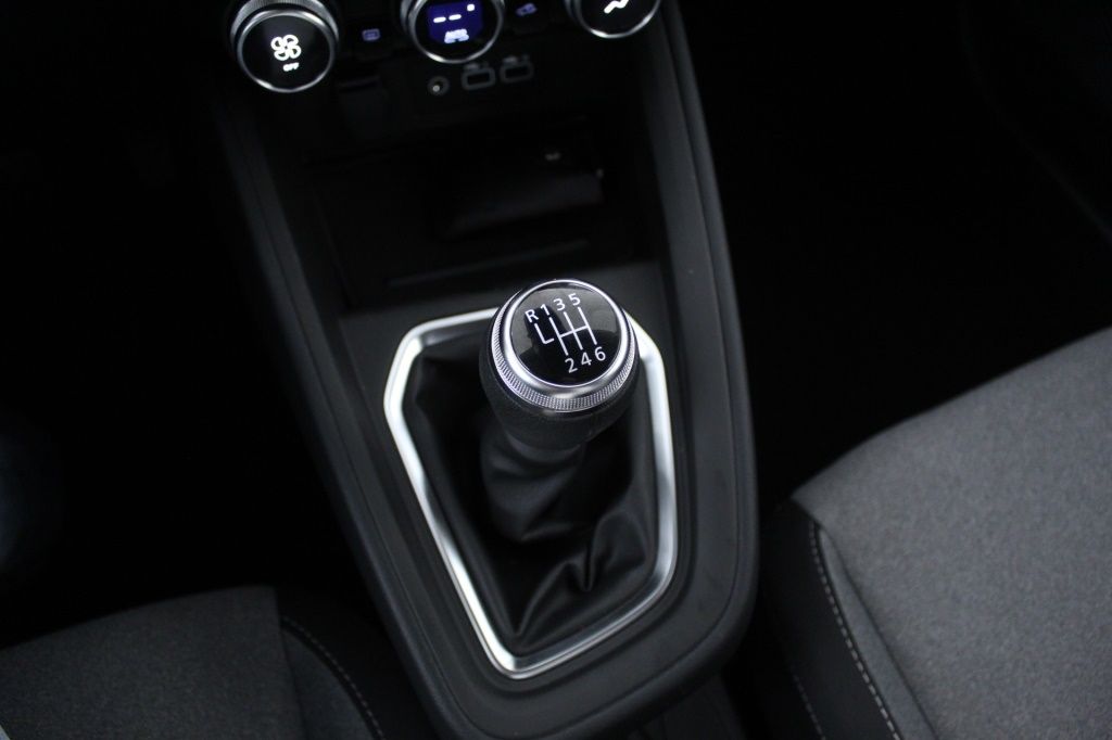 mitsubishi-colt-2024-gasolina-999cc