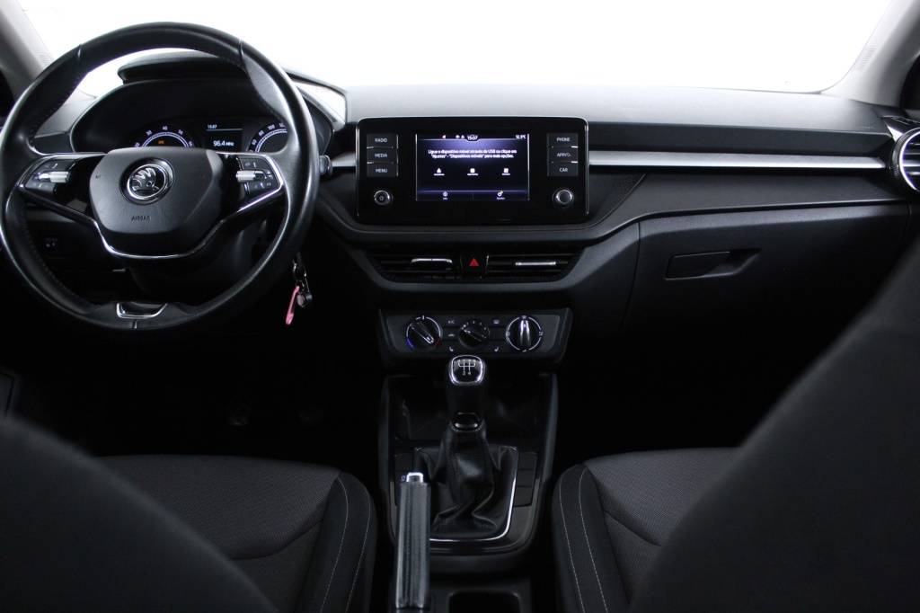 skoda-fabia-2023-gasolina-999cc