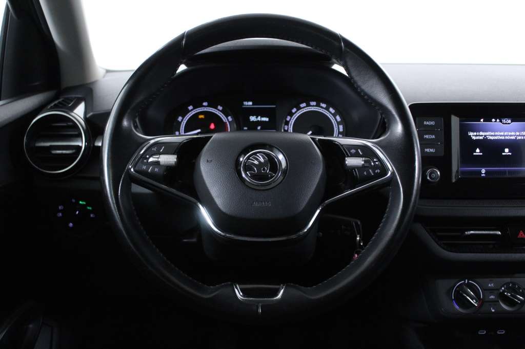 skoda-fabia-2023-gasolina-999cc