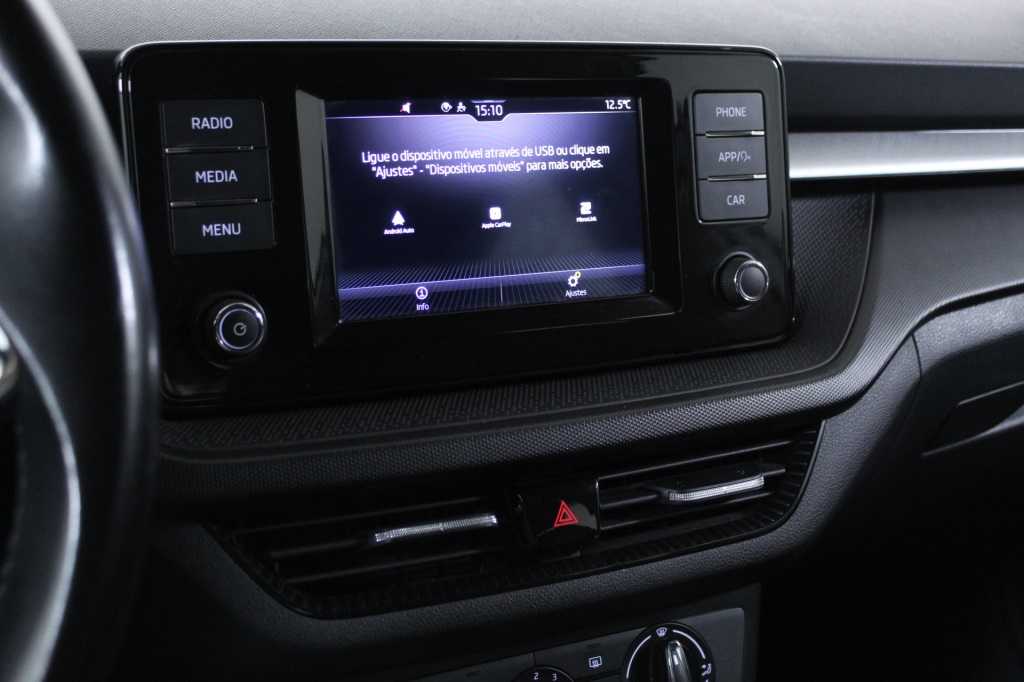 skoda-fabia-2023-gasolina-999cc