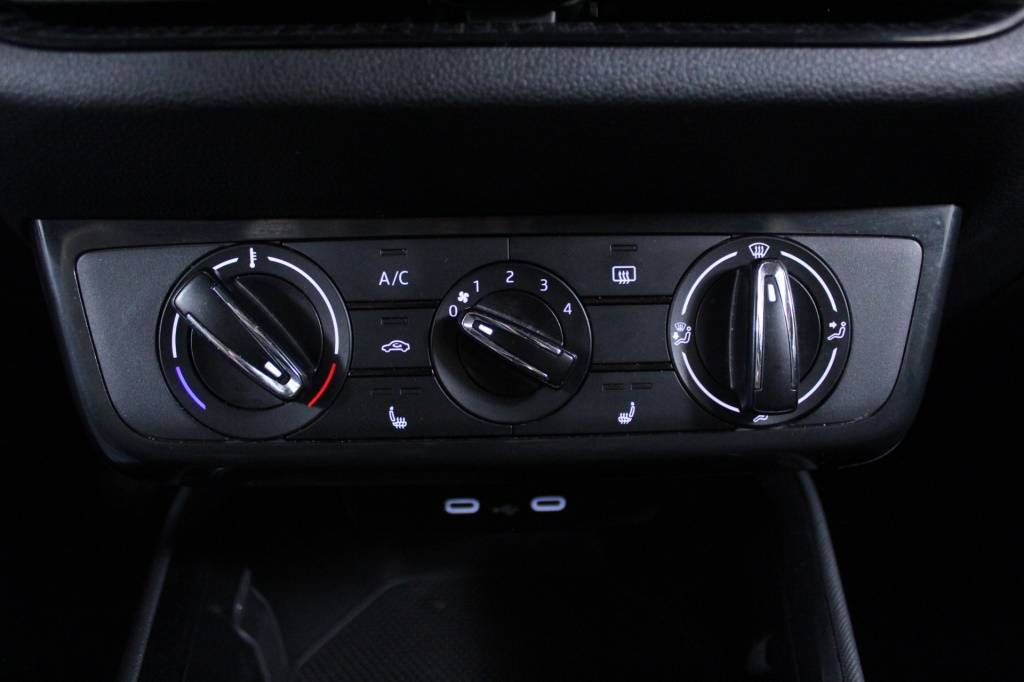 skoda-fabia-2023-gasolina-999cc
