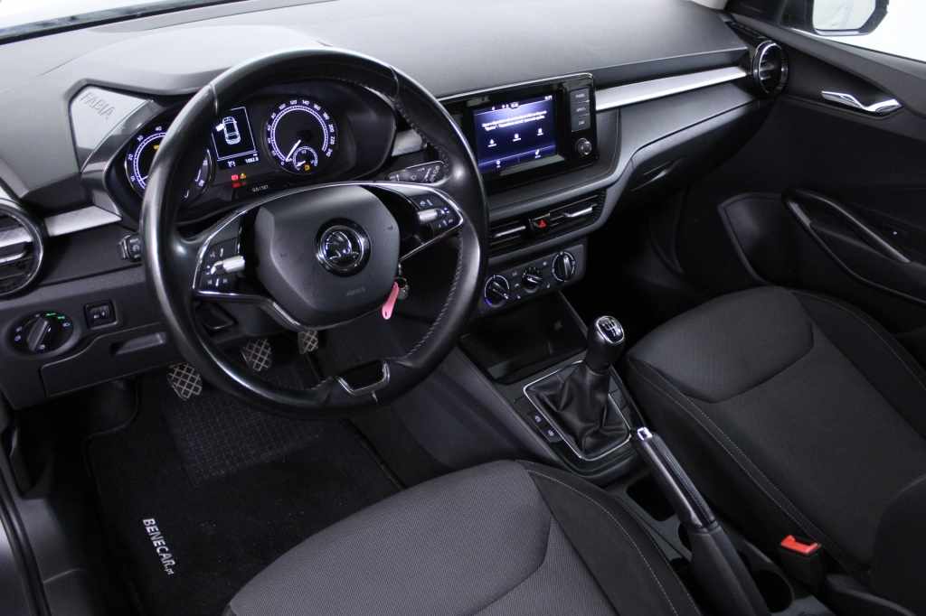 skoda-fabia-2023-gasolina-999cc