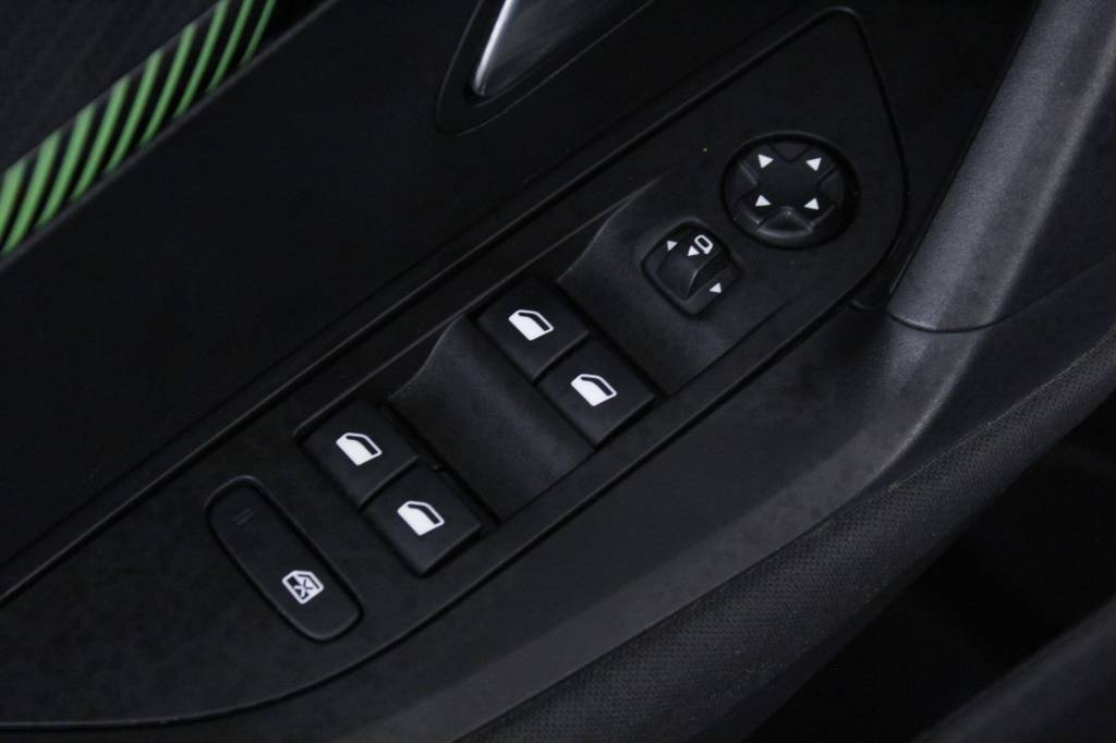 peugeot-2008-2024-gasolina-1199cc