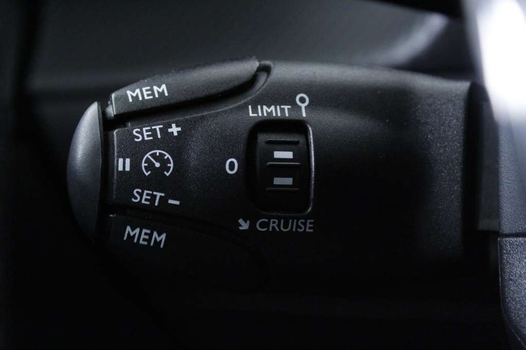 peugeot-2008-2024-gasolina-1199cc