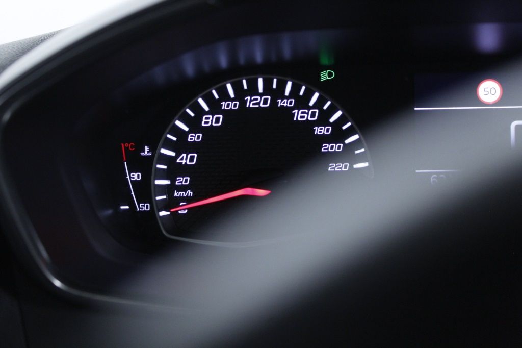 peugeot-2008-2024-gasolina-1199cc
