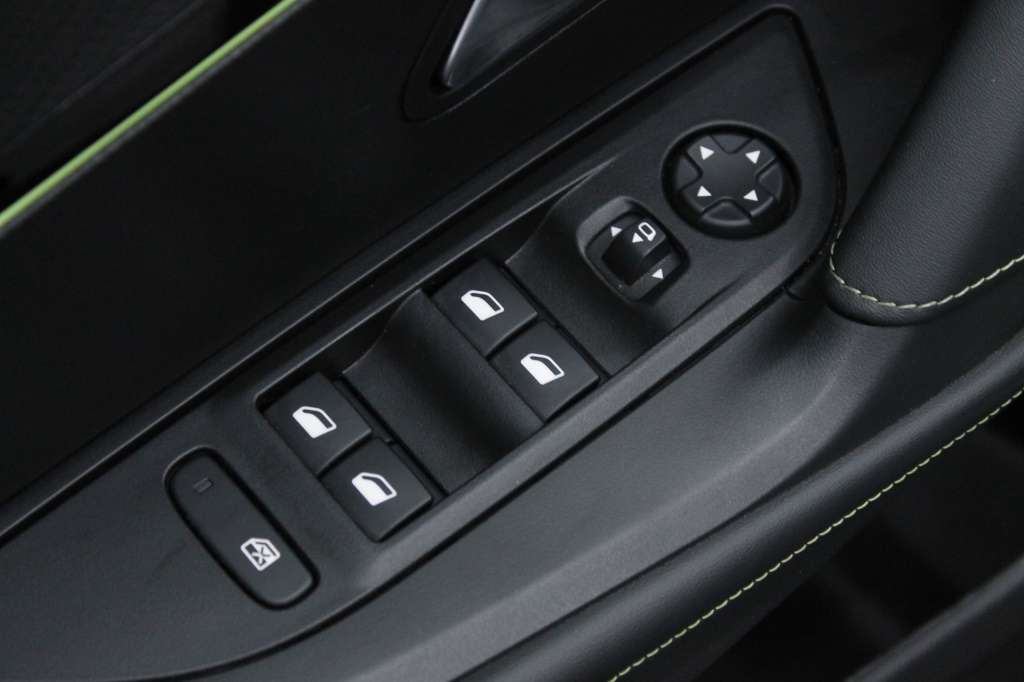peugeot-2008-2025-eletrico-1cc