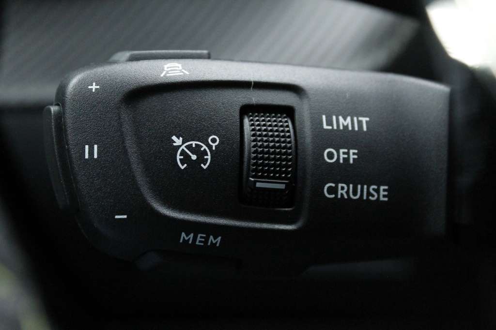 peugeot-2008-2025-eletrico-1cc