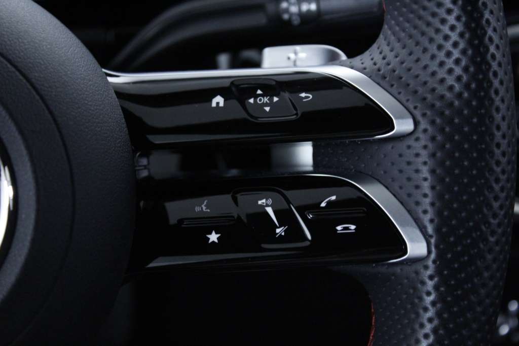 mercedes-benz-gla-2025-diesel-1950cc