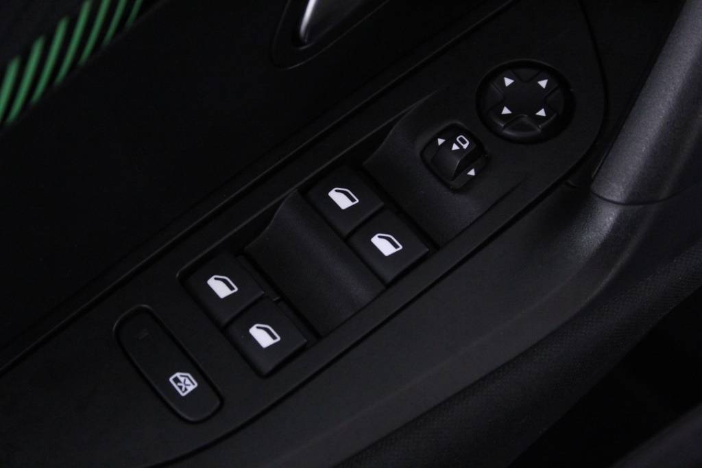 peugeot-2008-2024-gasolina-1199cc