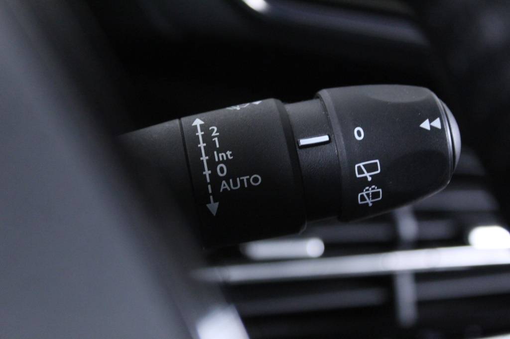 peugeot-2008-2024-gasolina-1199cc