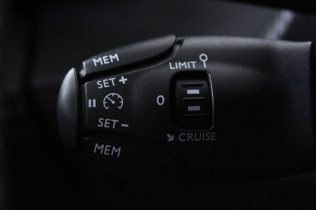 peugeot-2008-2024-gasolina-1199cc