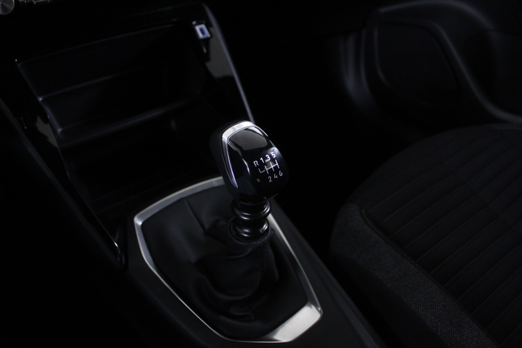 peugeot-2008-2024-gasolina-1199cc