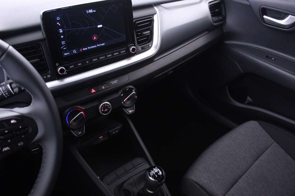 kia-stonic-2024-gasolina-1197cc