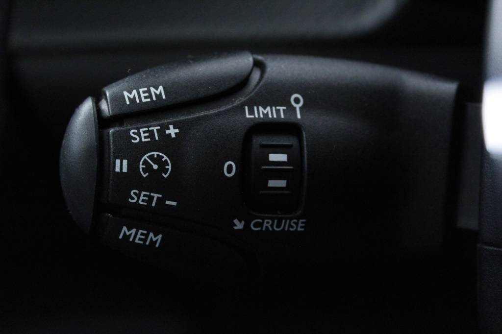 peugeot-2008-2024-gasolina-1199cc