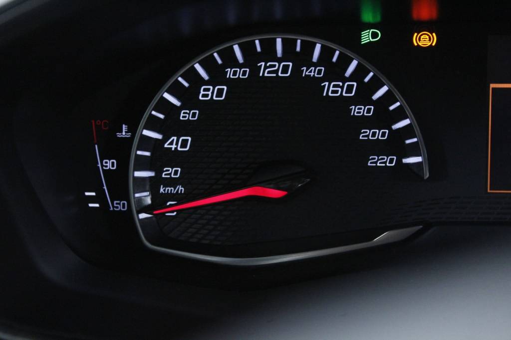peugeot-2008-2024-gasolina-1199cc