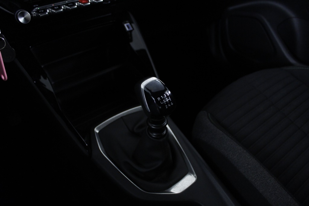 peugeot-2008-2024-gasolina-1199cc