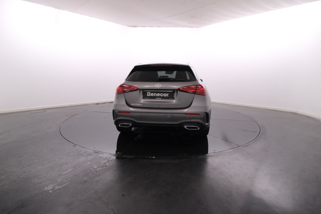 mercedes-benz-classe-a-2025-hibrido-1332cc