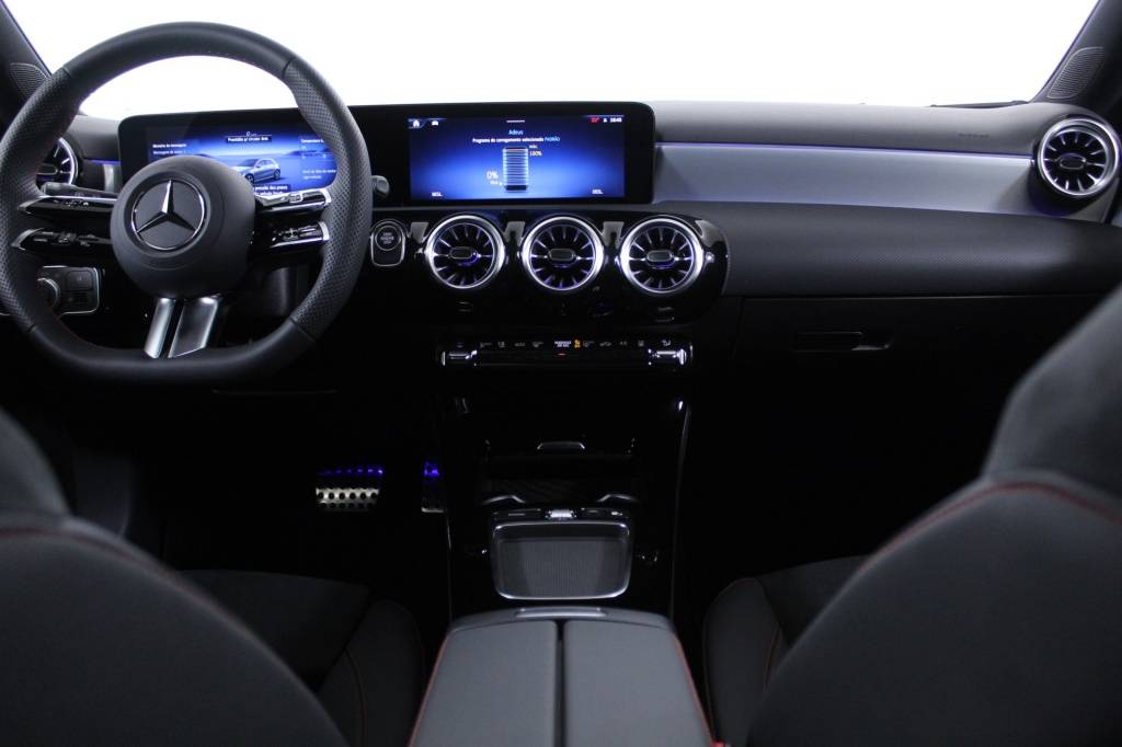 mercedes-benz-classe-a-2025-hibrido-1332cc