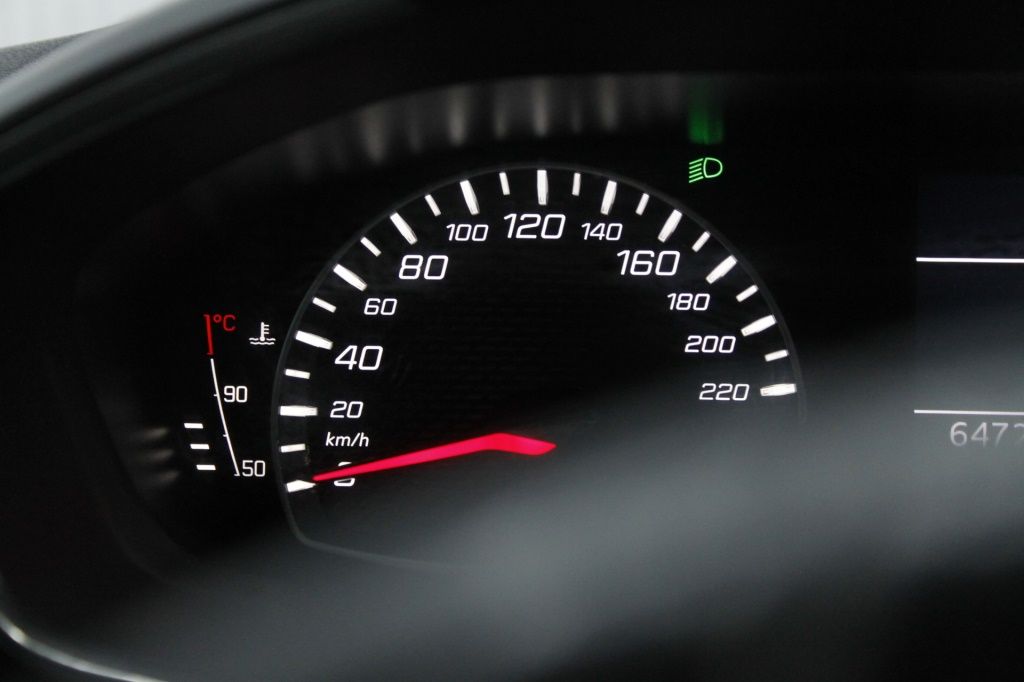 peugeot-208-2024-gasolina-1199cc