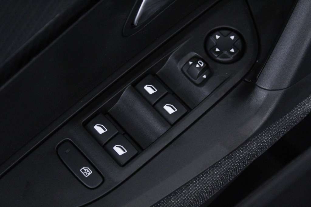 peugeot-2008-2025-gasolina-1199cc