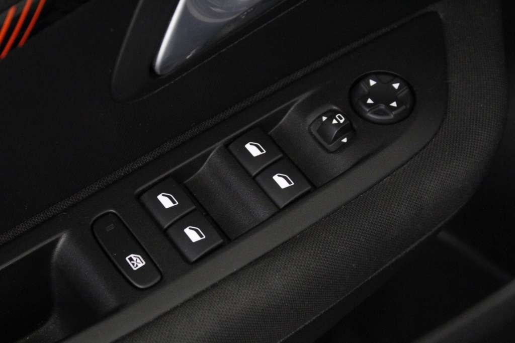 peugeot-208-2022-diesel-1499cc