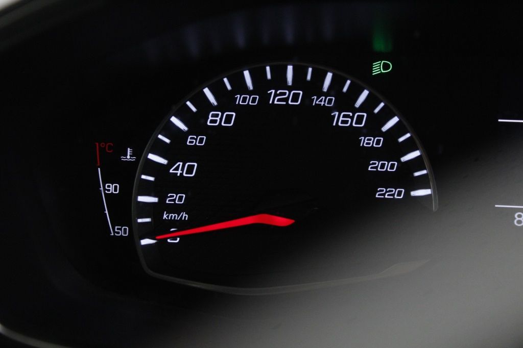 peugeot-208-2022-diesel-1499cc