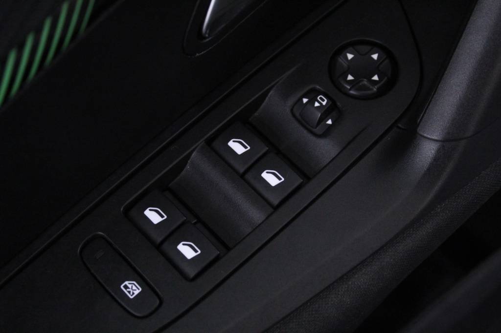 peugeot-2008-2024-gasolina-1199cc