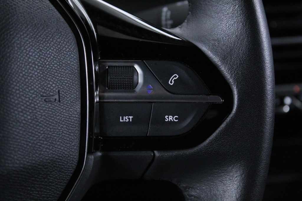 peugeot-2008-2024-gasolina-1199cc