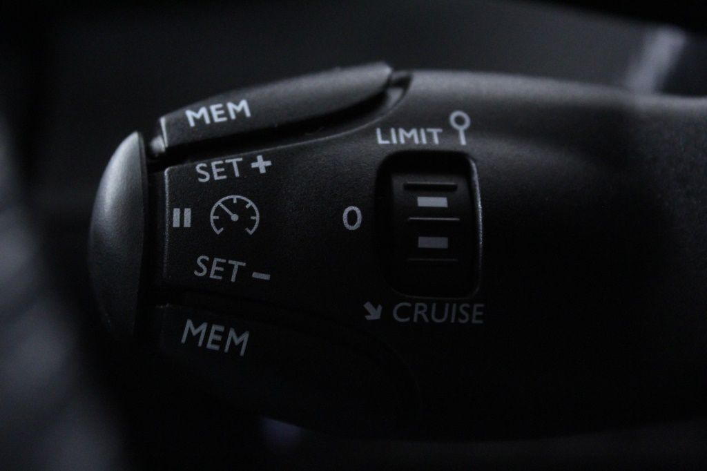 peugeot-2008-2024-gasolina-1199cc