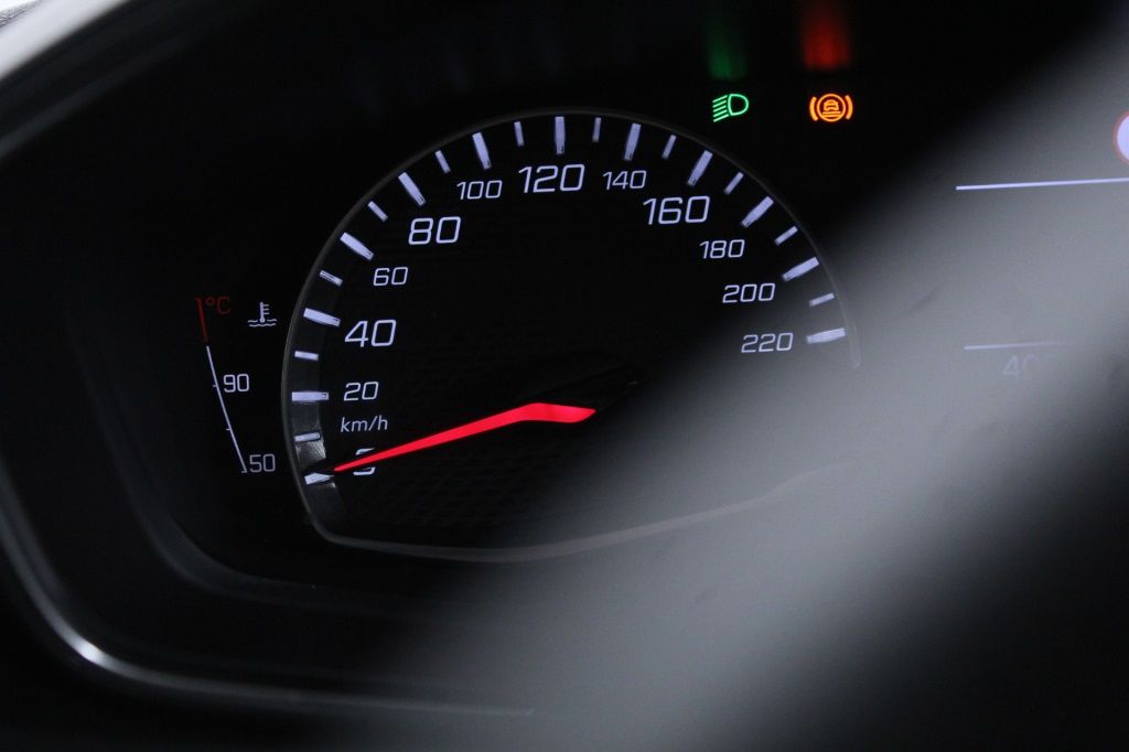 peugeot-2008-2024-gasolina-1199cc