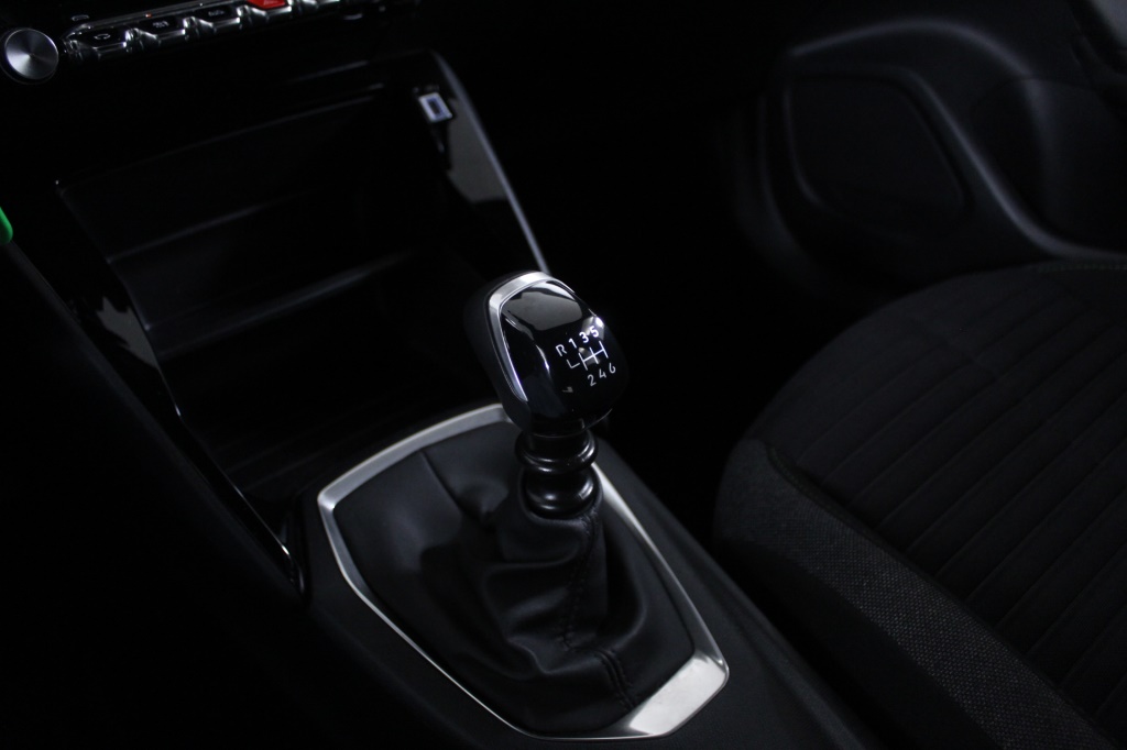 peugeot-2008-2024-gasolina-1199cc