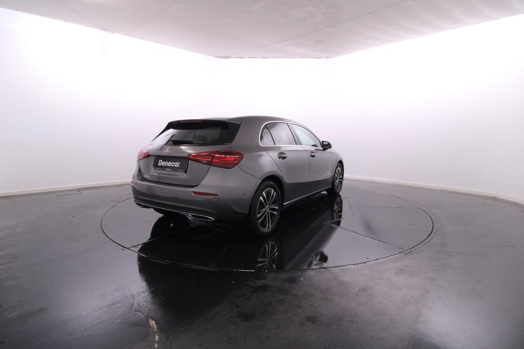 mercedes-benz-classe-a-2024-hibrido-1332cc