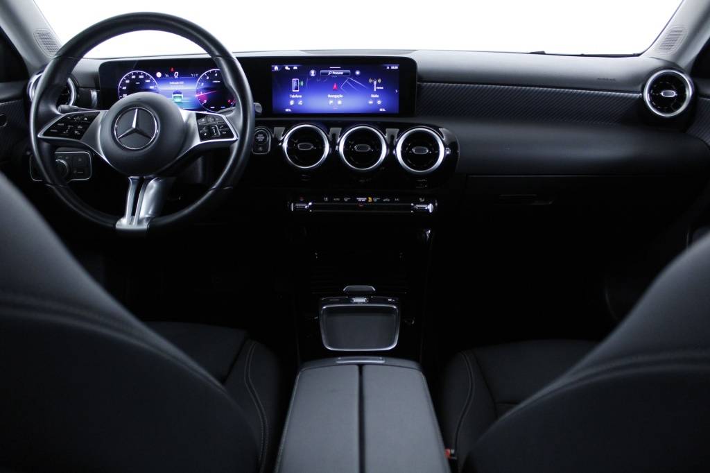 mercedes-benz-classe-a-2024-hibrido-1332cc