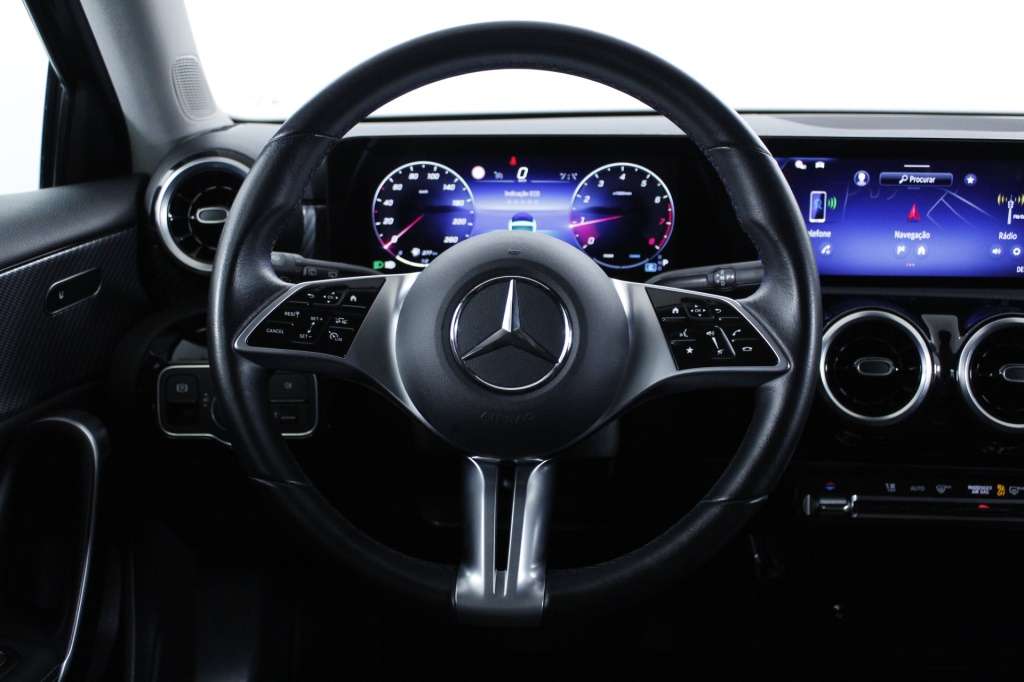 mercedes-benz-classe-a-2024-hibrido-1332cc