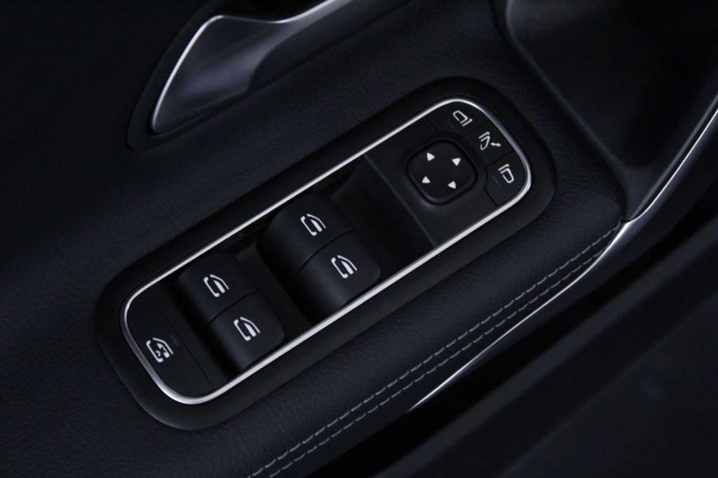 mercedes-benz-classe-a-2024-hibrido-1332cc