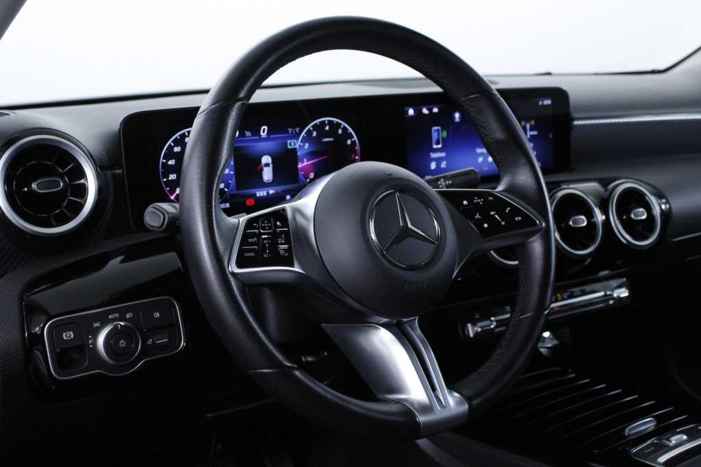 mercedes-benz-classe-a-2024-hibrido-1332cc